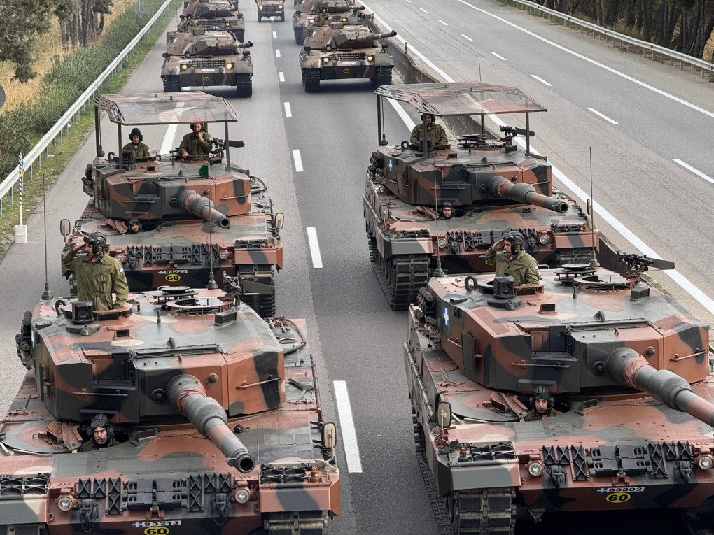 Hellenic Leopard 2A4, Leopard 1A5 during a rehearsal for a military parade, October 2025. (Source: Saab_enthusiast/Reddit)