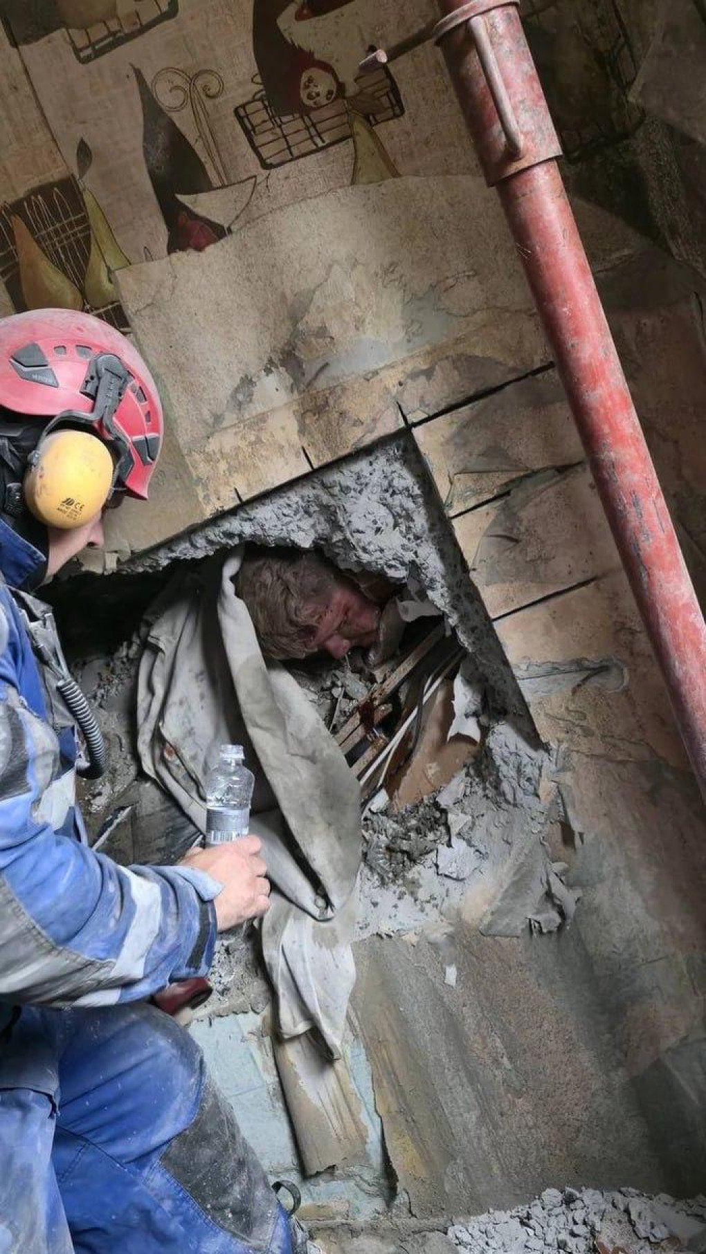 Rescuers working to get the stuck man out of the rubble of the collapsed building, July 31, 2025. (Source: SES)