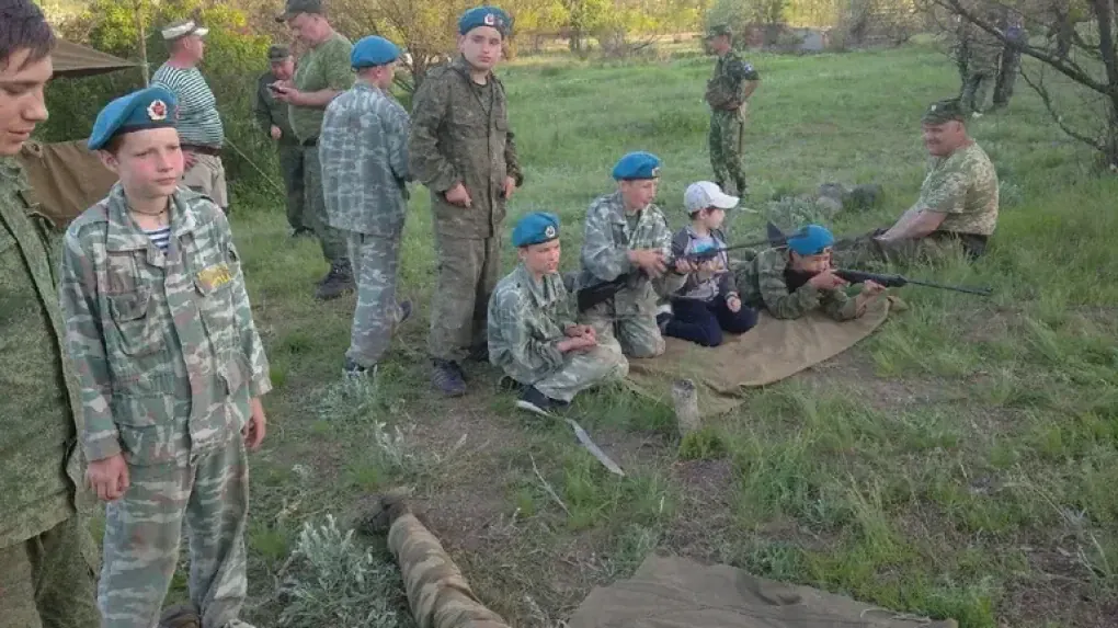 Yunarmiya is holding a training session in temporarily occupied Donetsk, Ukraine, May 15, 2021. (Source: Anatolii Shtefan “Shtirlits” / Telegram) Yunarmiya is holding a training session in temporarily occupied Donetsk, Ukraine, May 15, 2021. (Source: Anatolii Shtefan “Shtirlits” / Telegram)