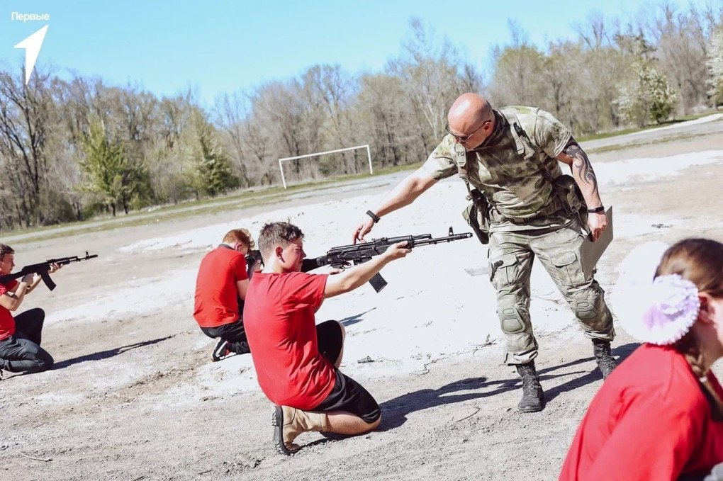 A militaristic simulation game “Zarnitsa 2.0” was held in Shakhtarsk, to which children from temporarily occupied Amvrosiivka, Chystiakove and Snizhne in the Donetsk region were taken, April, 2025. (Source: Yellow Ribbon / Telegram) A militaristic simulation game “Zarnitsa 2.0” was held in Shakhtarsk, to which children from temporarily occupied Amvrosiivka, Chystiakove and Snizhne in the Donetsk region were taken, April, 2025. (Source: Yellow Ribbon / Telegram)