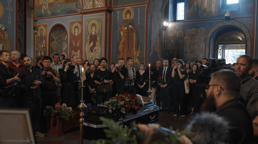 People gathered at St. Michael’s Golden-Domed Monastery in Kyiv to say their last goodbyes to Viktoriia Roshchyna. Photo: UNITED24 Media