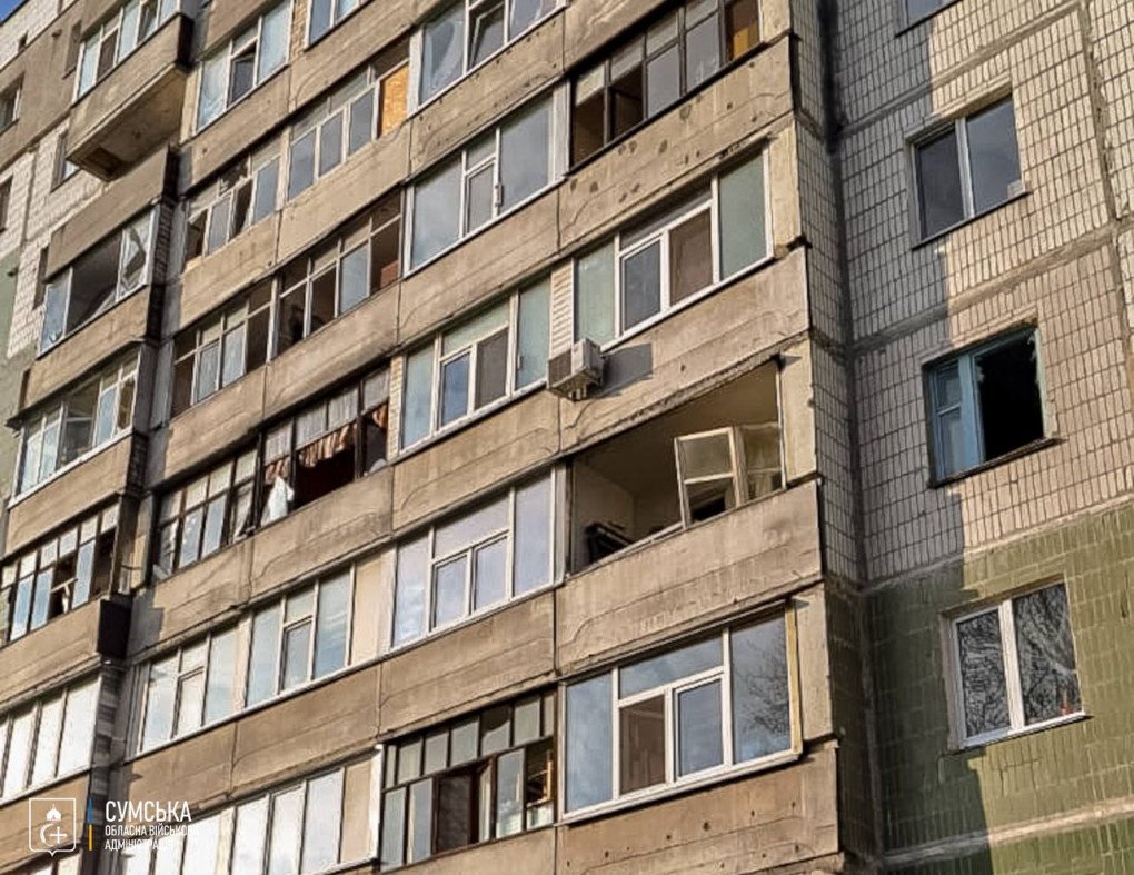 Broken windows and structural damage in a residential building in Sumy following a Russian drone attack on October 7, 2025. (Source: SES) Broken windows and structural damage in a residential building in Sumy following a Russian drone attack on October 7, 2025. (Source: SES)