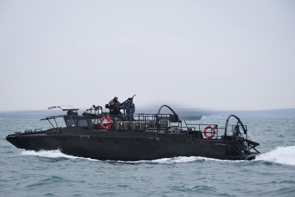 A Ukrainian CB90 assault craft conducts sea operations with crew on deck. (Source: Ukrainian Navy) A Ukrainian CB90 assault craft conducts sea operations with crew on deck. (Source: Ukrainian Navy)