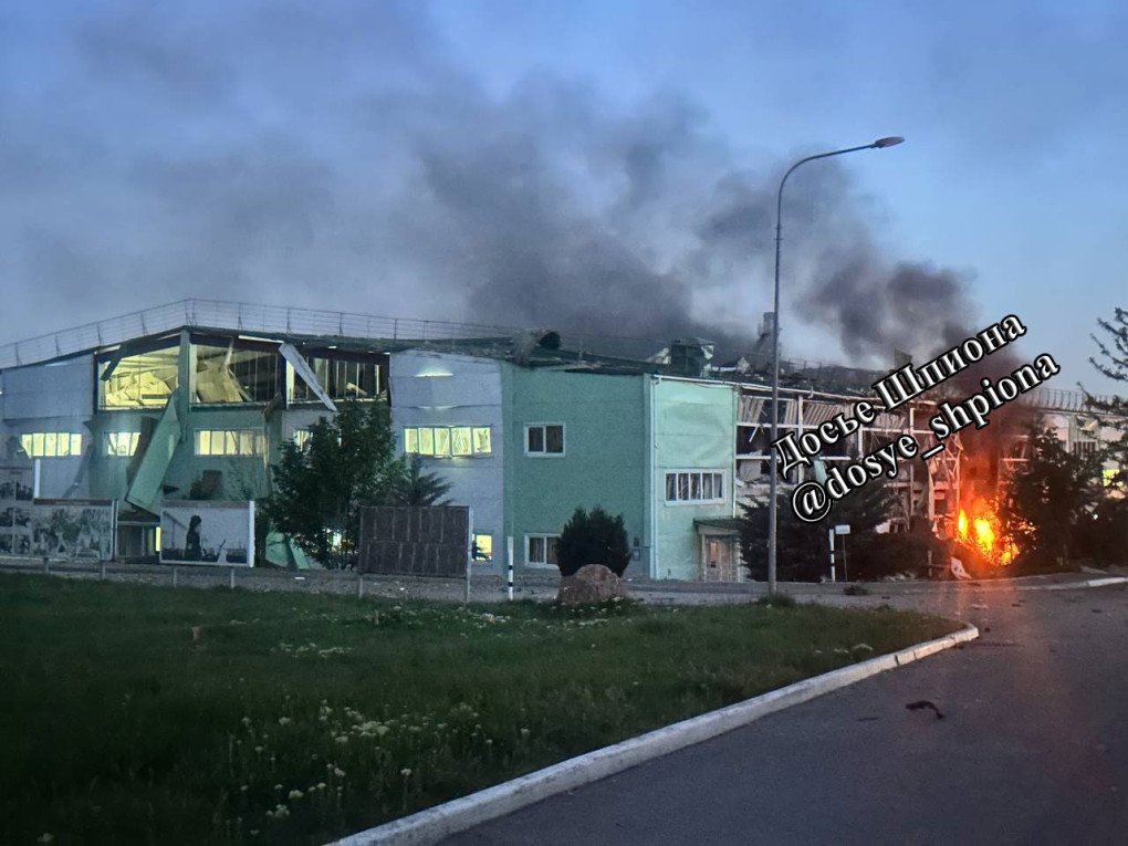 A heavily damaged military facility at the base of Russia’s 126th Separate Coastal Defense Brigade following a reported Ukrainian strike in occupied Crimea. (Source: Dosye Shpiona)