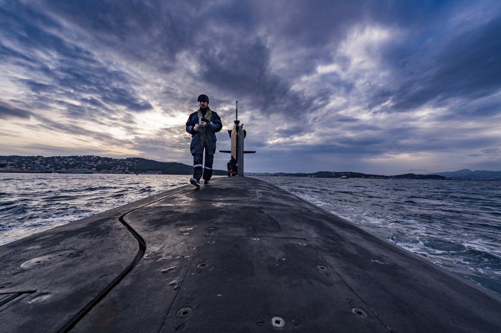The nuclear submarine attack "Saphir" is on the surface during training exercises on March 01, 2009 off Toulon, France, Mediterranean Sea. (Photo by Alexis Rosenfeld/Getty Images)
