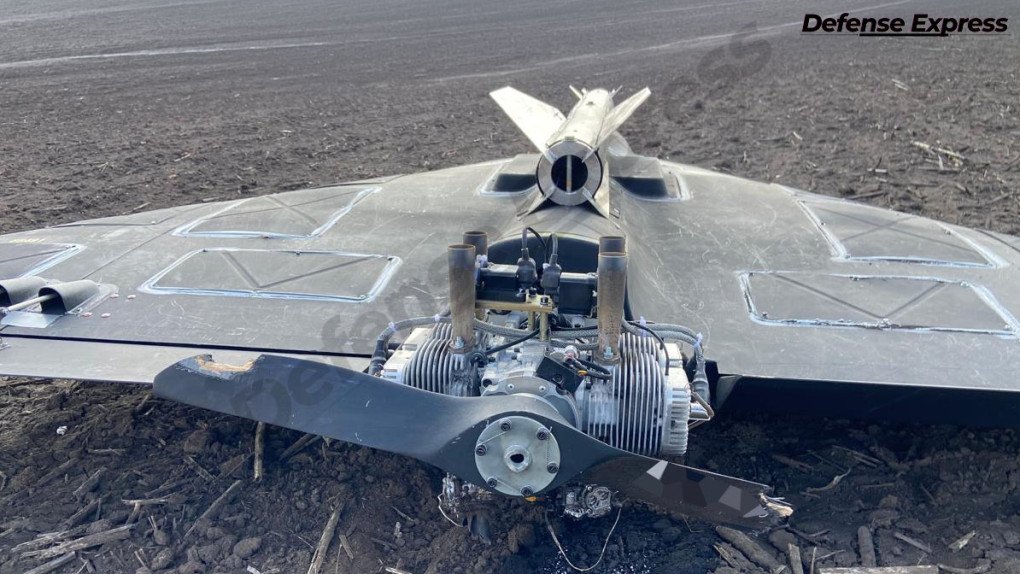 Rear section of the drone showing engine placement and alignment of the missile mock-up above the fuselage. (Source: Defense Express) Rear section of the drone showing engine placement and alignment of the missile mock-up above the fuselage. (Source: Defense Express)