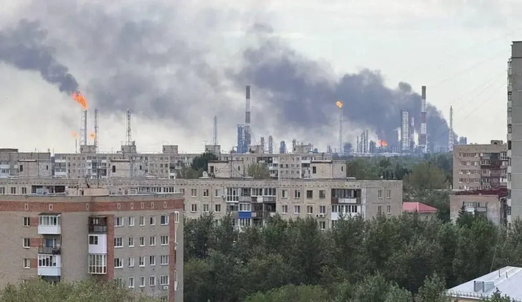 An FP-1 long-range strike drone hits the Omsk oil refinery in Russia. (Open source)