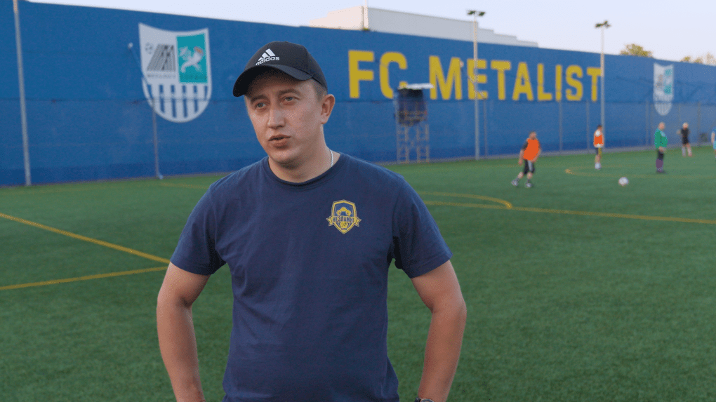 Volodymyr Liakh, un veterano de guerra, es el director del club de fútbol «Nezlamni». (Foto: UNITED24 Media)