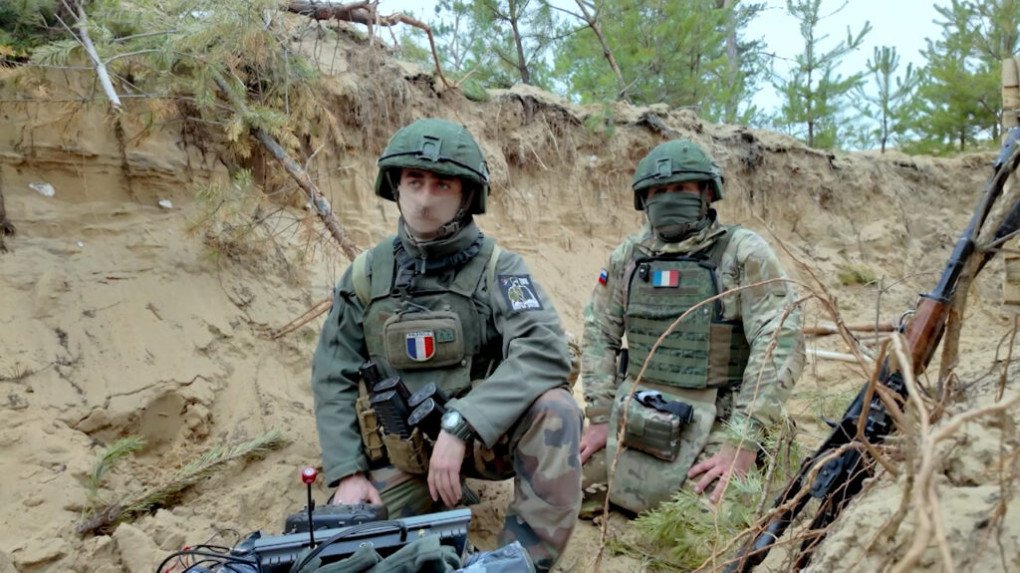 Padre, and Gauthier, French nationals of the French Russian Normandie. (Open source)