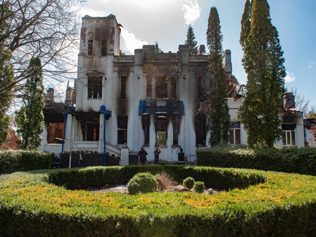 L. Ye. Koenig Estate Palace after February 27, 2022, when Russian troops burned it. (Source: gordonua.com)