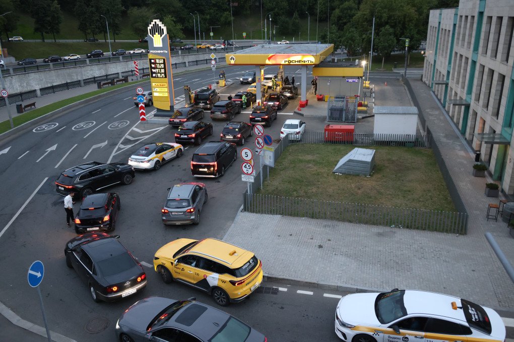 Cars queue at a gas station operated by Rosneft, a state-controlled Russian oil company, on June 27, 2026, in Moscow, Russia. (Photo: Contributor via Getty Images) Cars queue at a gas station operated by Rosneft, a state-controlled Russian oil company, on June 27, 2026, in Moscow, Russia. (Photo: Contributor via Getty Images)