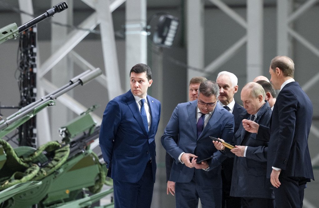 Russia’s leader, Vladimir Putin, visits the Motovilikha Plants military equipment manufacturer in Perm on September 19, 2025. (Source: Getty Images)