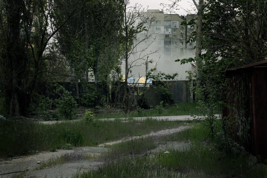 The moment after Russian artillery strikes just 60 meters away. Kherson, Ukraine, May 2026. Photo: Joshua Olley / UNITED24 Media.