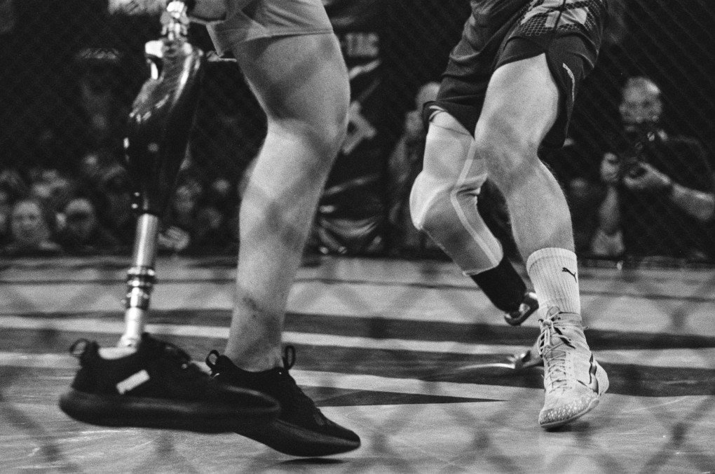 Adaptive athletes and veterans Oleksii Nerovnya and Vladyslav “Klym” Klymchuk during the international MMA competition “IDU NA VY: Tryzna.” Kyiv, Ukraine, October 9. (Photo: Louis Beaudemont/UNITED24 Media)