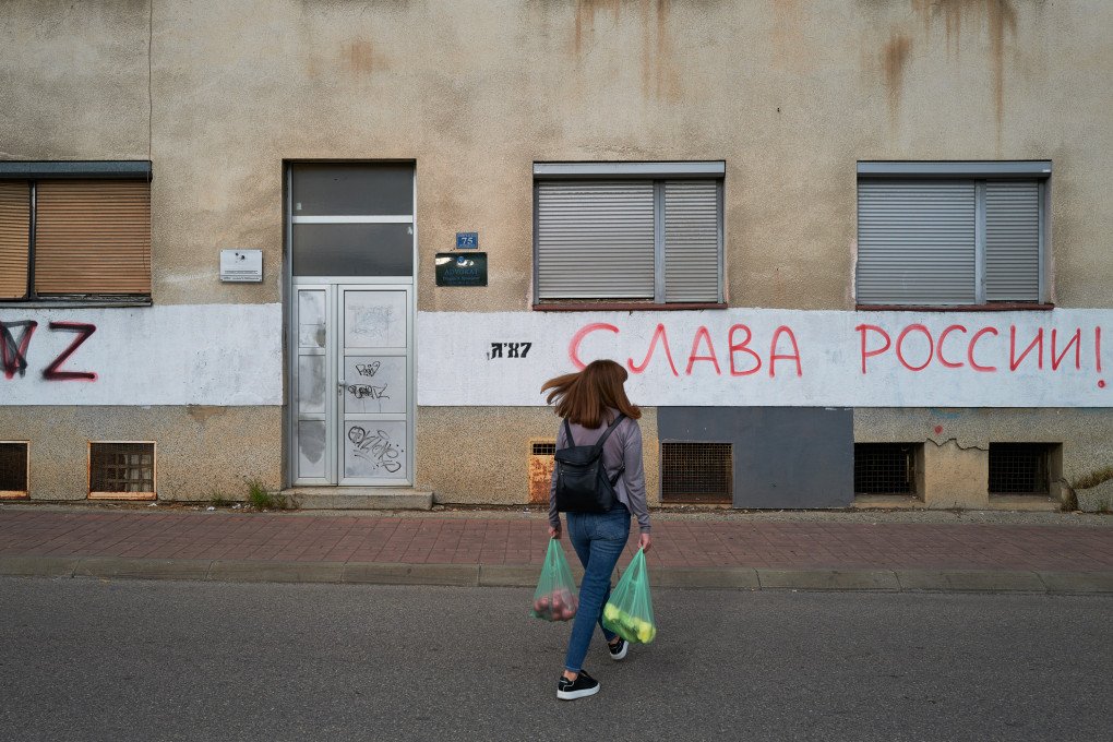 A resident walks past a graffiti reading “Glory To Russia” on September 30, 2022, in Banja Luka, Bosnia and Herzegovina. Banja Luka is a city in the Bosnian Serb entity Republika Srpska near the border with Serbia, where a majority of Bosnian Serbs live. (Source: Getty Images) (Source: Getty Images) A resident walks past a graffiti reading “Glory To Russia” on September 30, 2022, in Banja Luka, Bosnia and Herzegovina. Banja Luka is a city in the Bosnian Serb entity Republika Srpska near the border with Serbia, where a majority of Bosnian Serbs live. (Source: Getty Images) (Source: Getty Images)