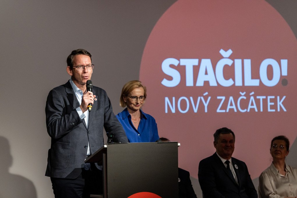 ¡Petr Drulák pronunciando un discurso en un Stačilo! evento (Fuente: código abierto a través de X)