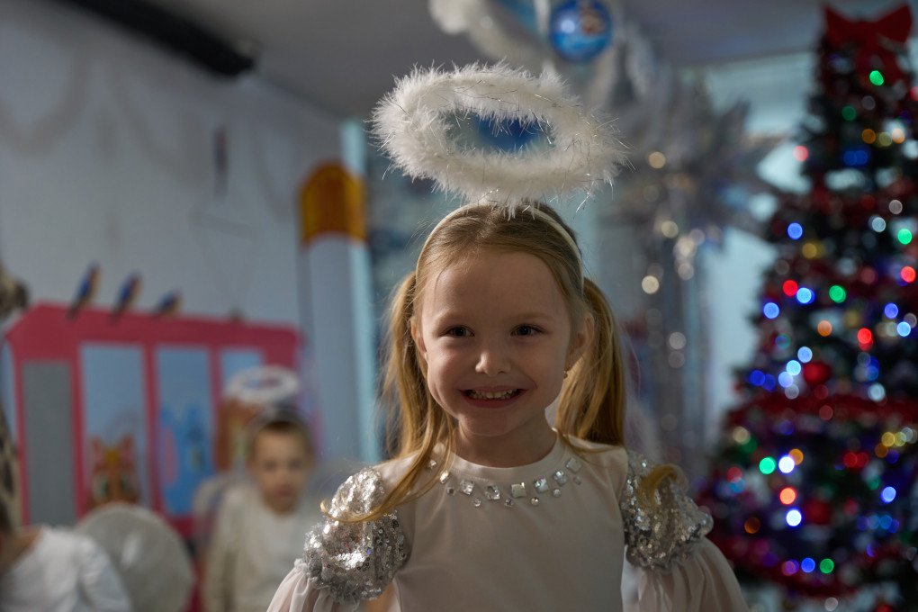 Mariana wishes for victory and peace during the celebration of St. Nicholas Day at one of Zaporizhzhia’s underground kindergartens, Zaporizhzhia region, Ukraine, December 2025. Photo by Mykyta Shandyba / UNITED24 Media.