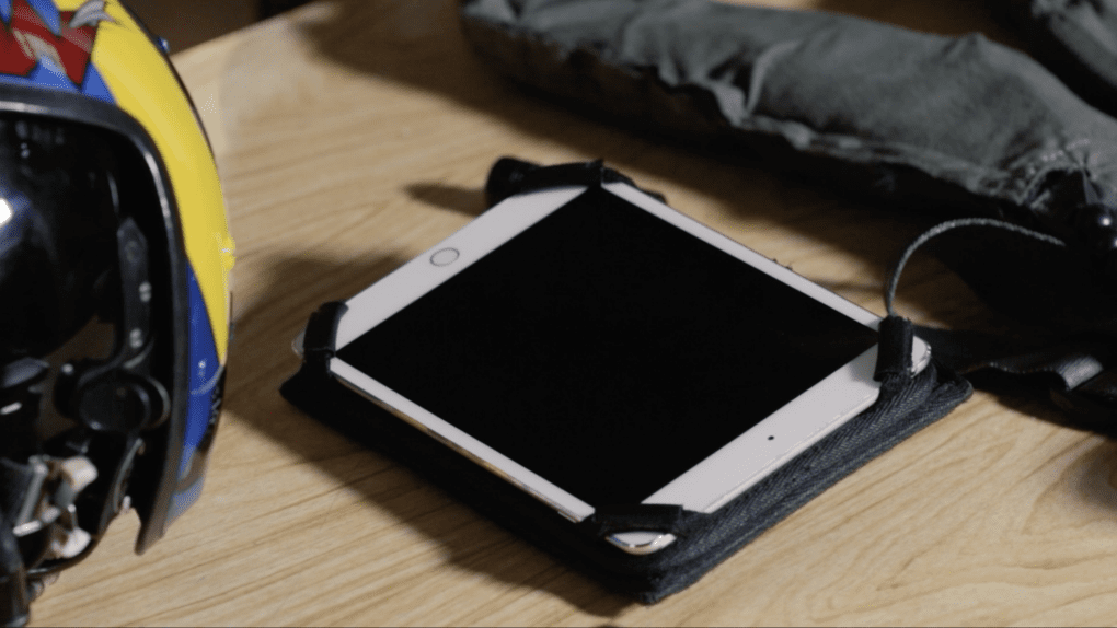 iPad equipped with navigation apps and note-taking tools, providing pilots with essential mission data and operational flexibility. (Source: ArmyTV) iPad equipped with navigation apps and note-taking tools, providing pilots with essential mission data and operational flexibility. (Source: ArmyTV)