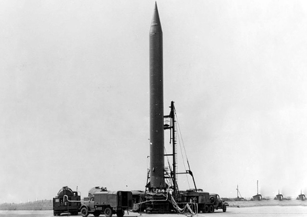 Misil balístico soviético R-12 de alcance intermedio, similar a los utilizados durante la Crisis de Octubre en 1962. Foto de archivo. (Fuente: Defense Express)