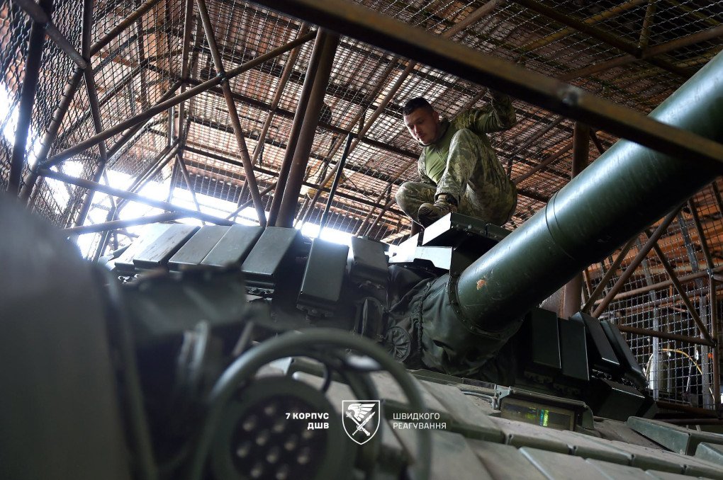 Captured Russian T-72 tank during modernization, July 2026. (Source: 7th Rapid Response Corps of the Air Assault Forces) Captured Russian T-72 tank during modernization, July 2026.