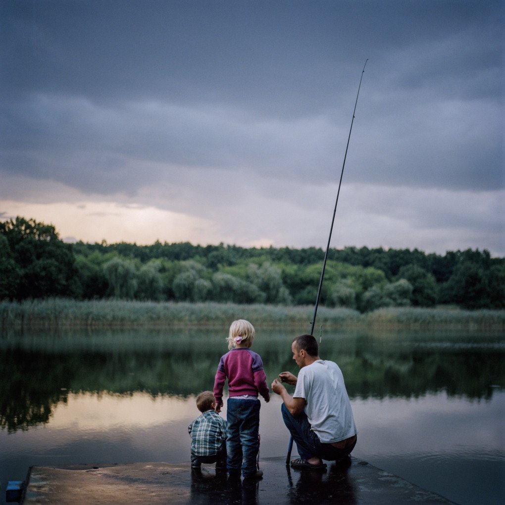 Mykola fishing with his son, Kyrylo, and daughter, Myroslava near Avdiivka, 2019. (Image: Anastasia Taylor-Lind) Mykola fishing with his son, Kyrylo, and daughter, Myroslava near Avdiivka, 2019. (Image: Anastasia Taylor-Lind)