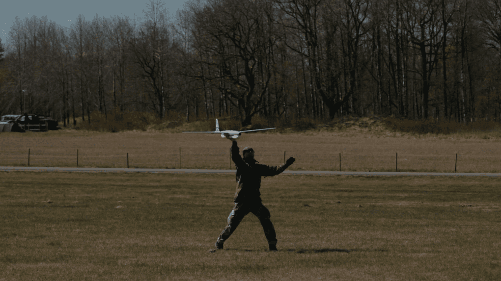 Piloto de un UAV de ala fija. (Foto: Dirección principal de comunicaciones del Estado Mayor de las Fuerzas Armadas de Ucrania) Piloto de un UAV de ala fija. (Foto: Dirección principal de comunicaciones del Estado Mayor de las Fuerzas Armadas de Ucrania)