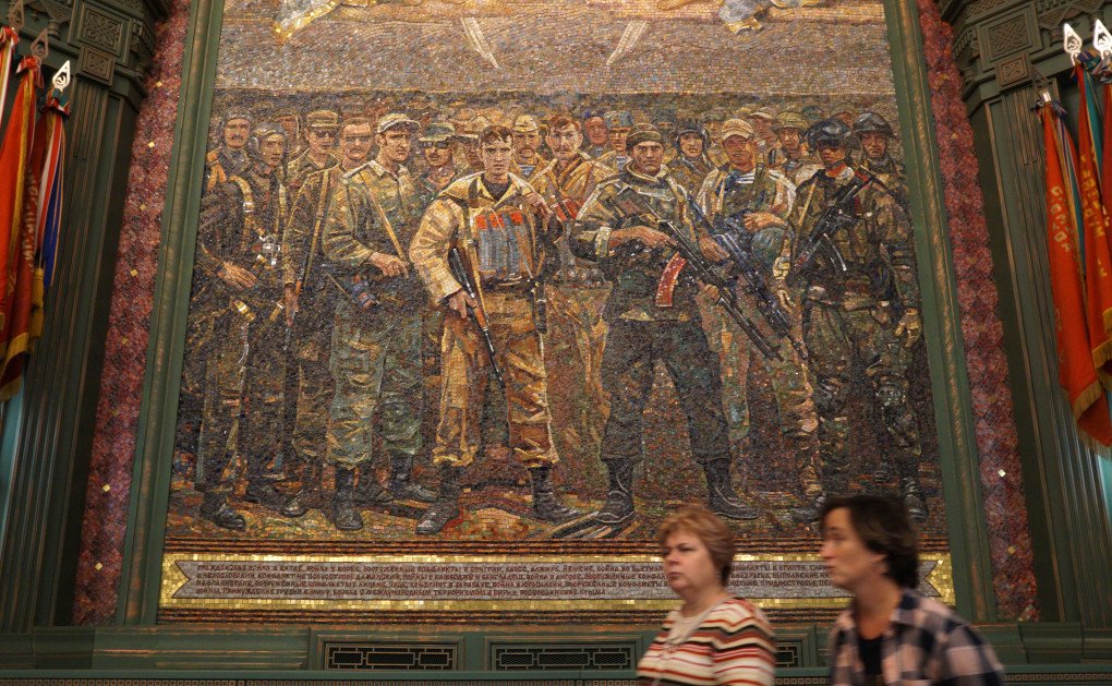 Visitors visit the Main Cathedral of the Russian Armed Forces (Cathedral of the Resurrection of Christ) at Patriot Park, Moscow, Russia. Visitors visit the Main Cathedral of the Russian Armed Forces (Cathedral of the Resurrection of Christ) at Patriot Park, Moscow, Russia.