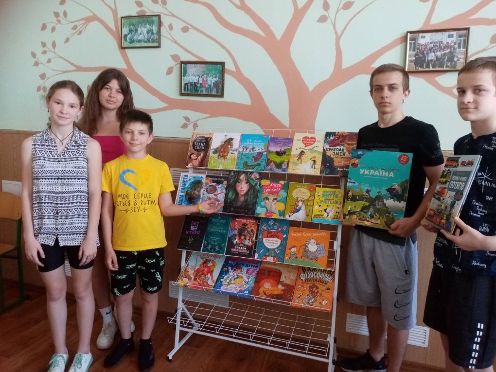 Children supported by the Hrabar Foundation with books and sports equipment. (Source: Maria's personal archive) Children supported by the Hrabar Foundation with books and sports equipment. (Source: Maria's personal archive)