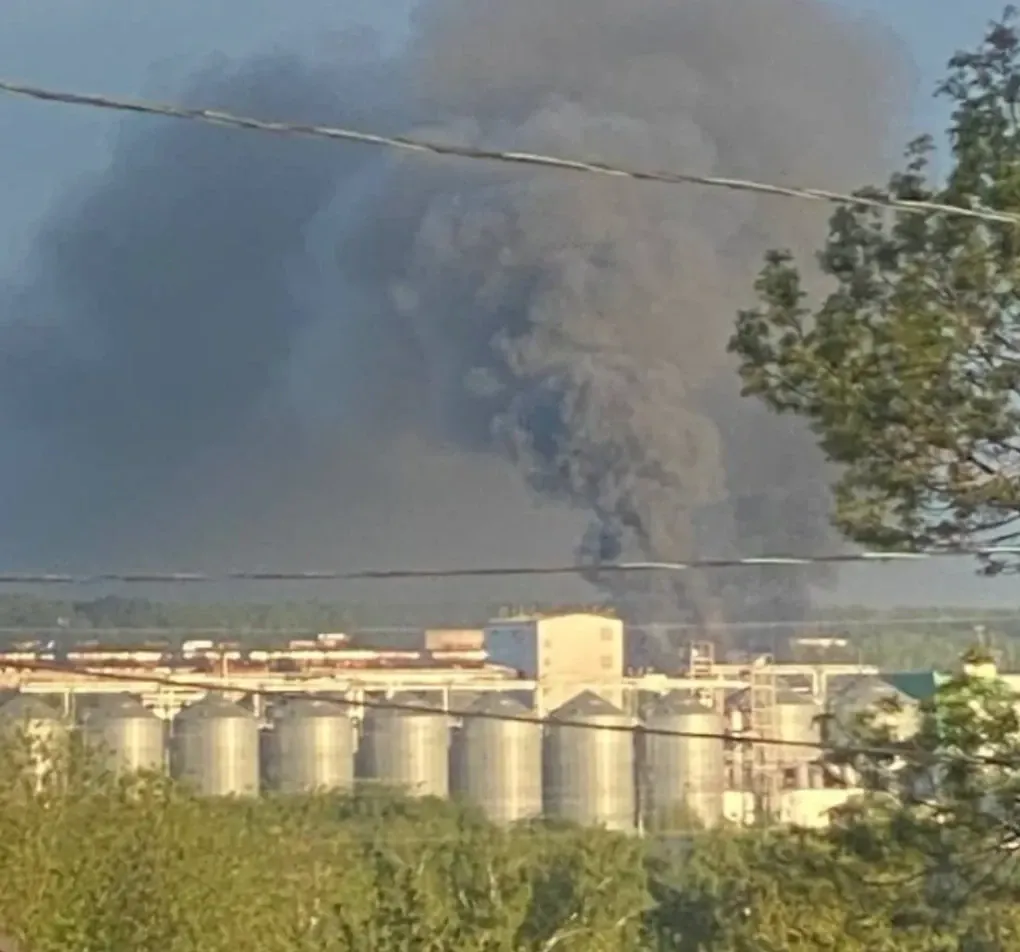 Fire at the Russian Fiber Optic Systems plant in Saransk on May 7, 2025. (Source: ASTRA) Fire at the Russian Fiber Optic Systems plant in Saransk on May 7, 2025. (Source: ASTRA)