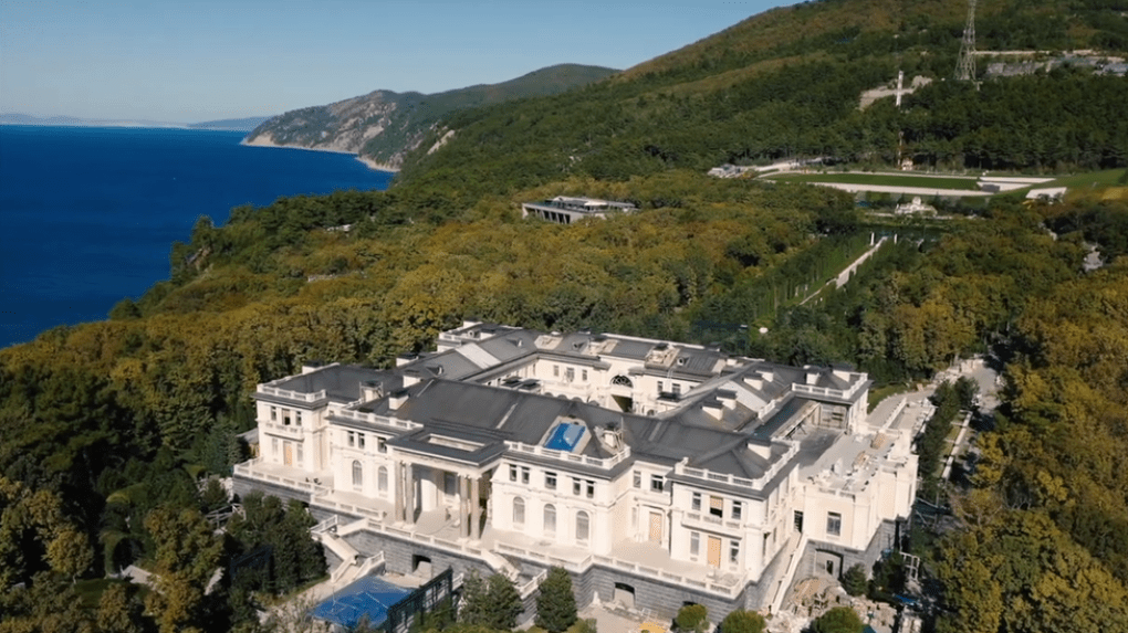 “Putin’s Palace,” the alleged Putin’s private residency, Gelendjik distric, Russia (Source: FBK) “Putin’s Palace,” the alleged Putin’s private residency, Gelendjik distric, Russia (Source: FBK)