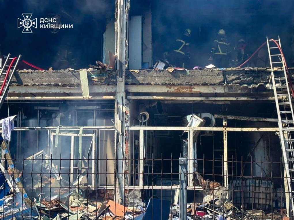 Rescuers are working to eliminate the consequences of the Russian attack on Kyiv region, Ukraine on June 5, 2026. (Source: State Emergence Service)