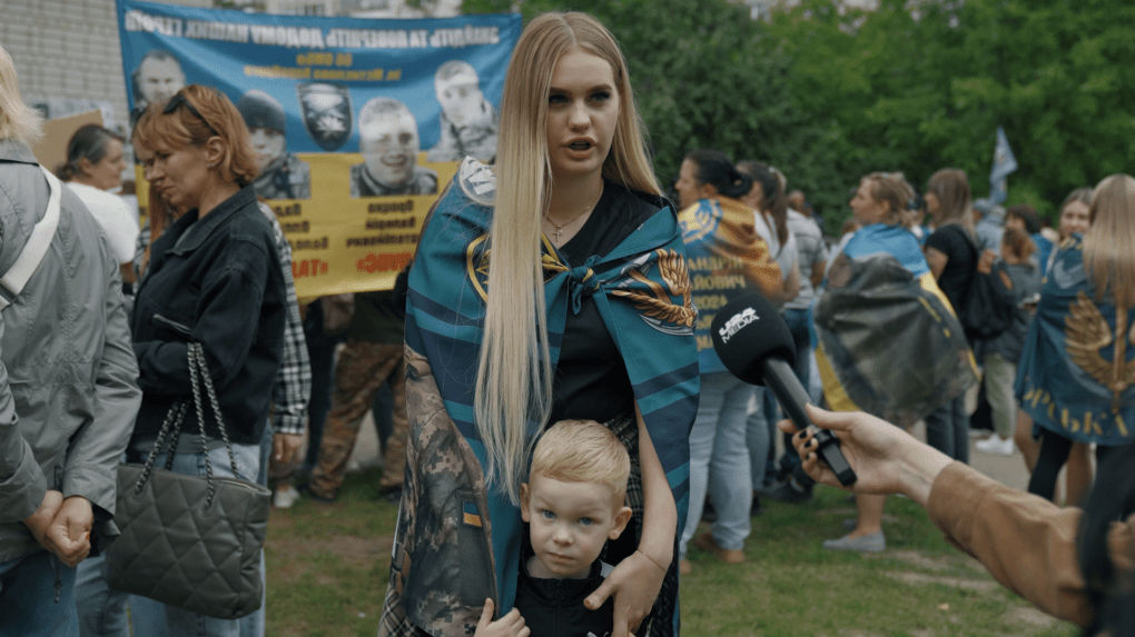 Violetta and her son Davyd are waiting for their husband and father to be released from Russian captivity. Photo: UNITED24 Media Violetta and her son Davyd are waiting for their husband and father to be released from Russian captivity. Photo: UNITED24 Media