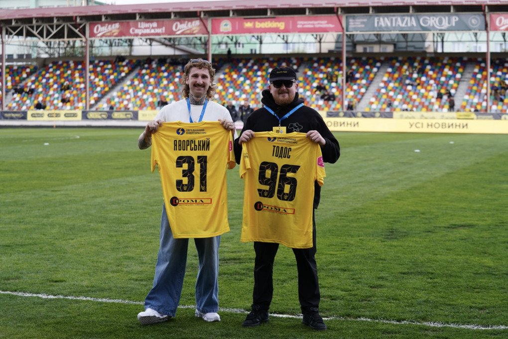 Michael Jaworskyj and Andrew Todos at Ternopil Municipal Stadium ahead of the Ukrainian Cup Semi Final, Bukovyna Chernivtsi v Dynamo Kyiv, April 2026. (Source: Gloryhuntas)