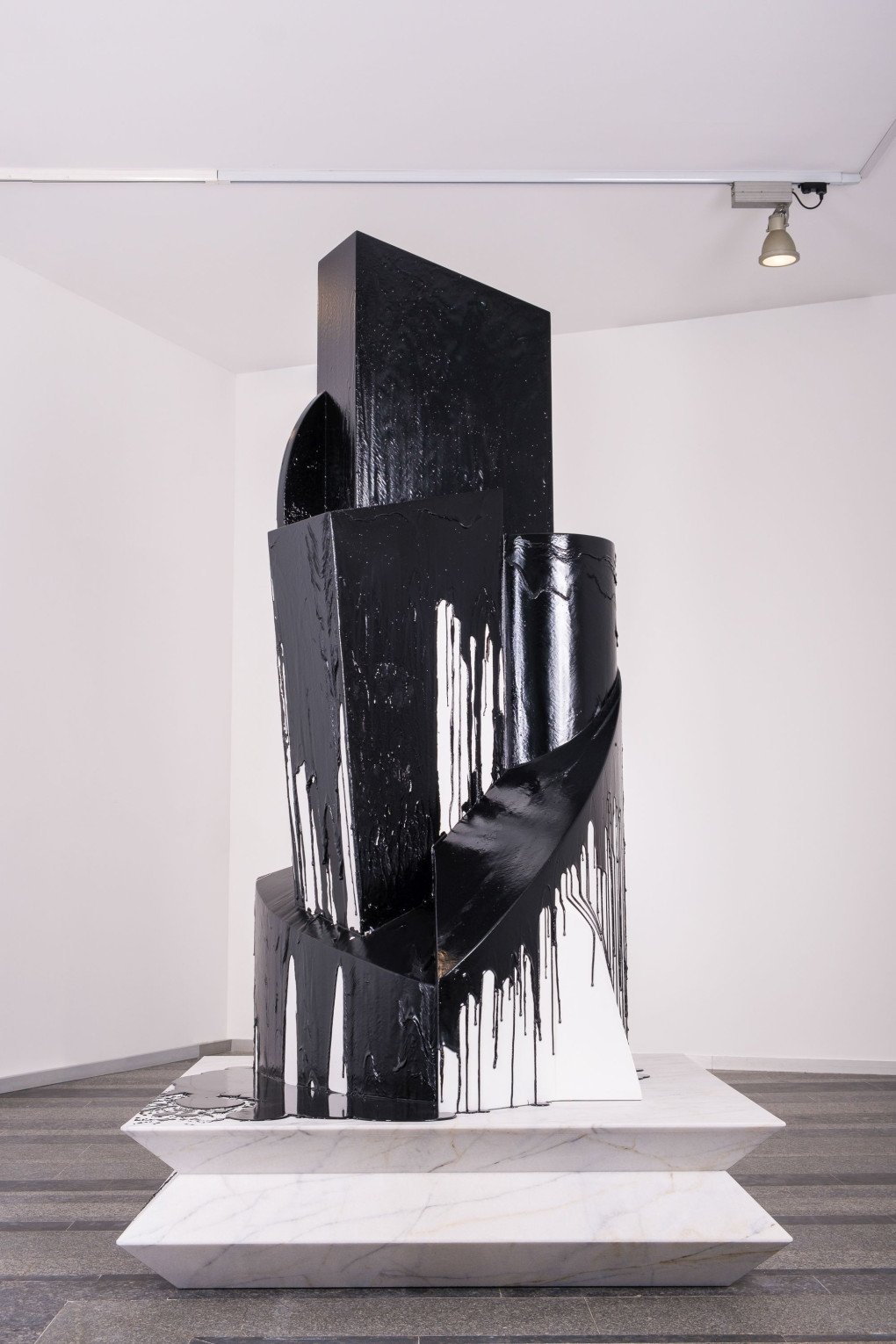 The sculptural form of Anonymous. Tarred draws on constructivist “volumes” developed at VKHUTEMAS in 1920, reflecting the legacy of the communist project. Kadan disrupts this legacy by covering the white, utopian form in black tar—an act of desecration that signals the collapse of Soviet ideals and the politics of memory in Ukraine. (Source: nikitakadan.com)