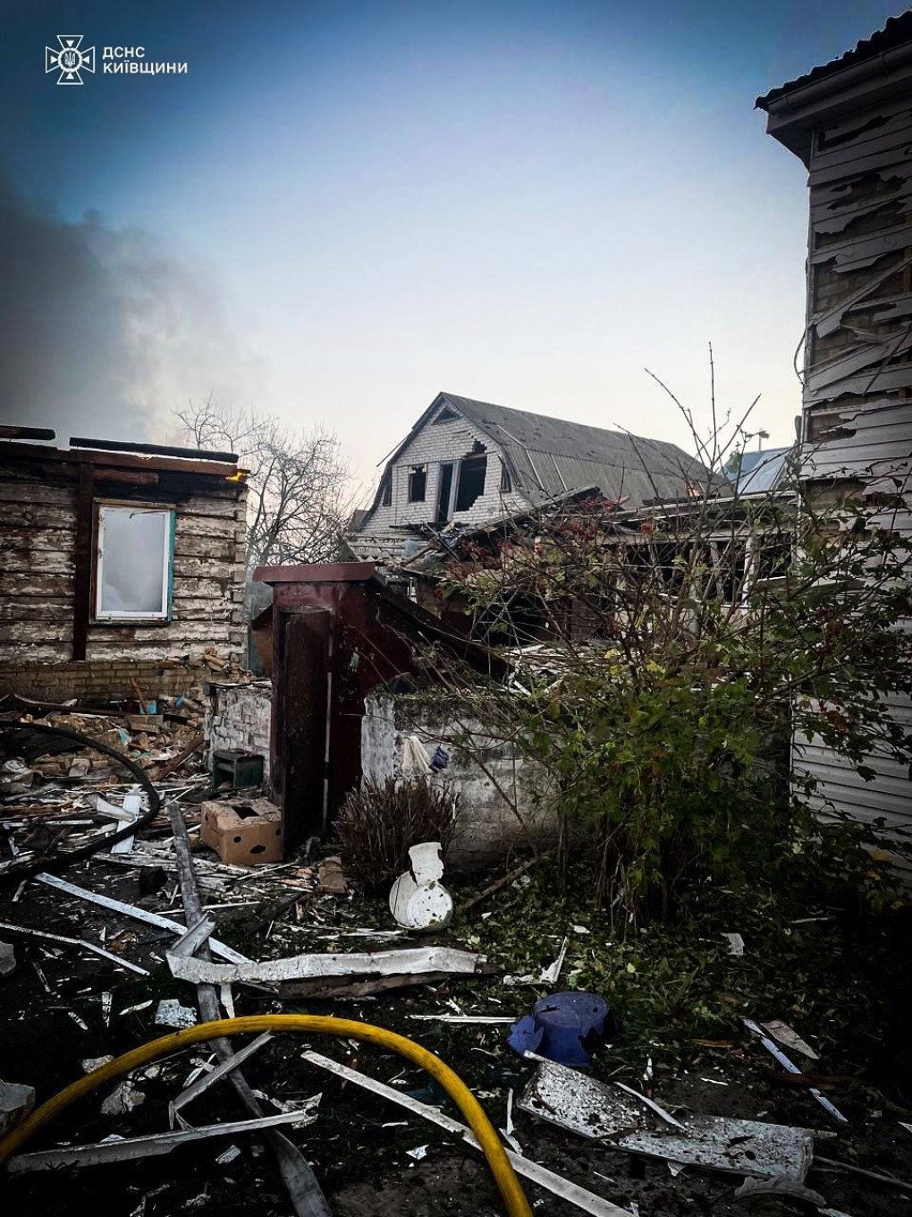 Consecuencias de un ataque aéreo ruso en Zaporiyia, donde al menos 13 personas resultaron heridas, el 22 de octubre de 2025. (Fuente: SES)