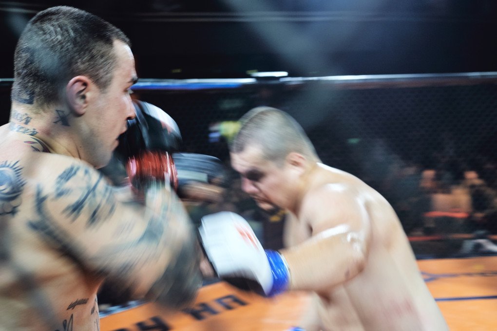 Mykhailo Mushtai with Totchonyi, veterans, adaptive athletes, during their fight at the international MMA competition “IDU NA VY: Tryzna.” Kyiv, Ukraine, October 9, 2026 (Photo: Louis Beaudemont/UNITED24 Media)