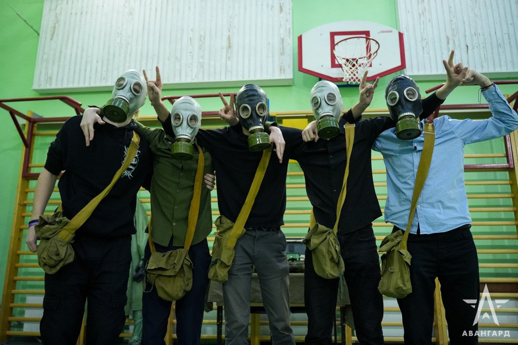 Russian high-schoolers during an Avangard visit to their school. (Source: Russian media)