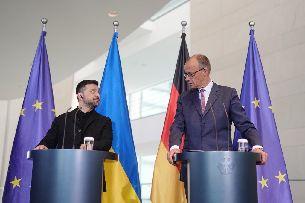 Volodymyr Zelenskyy (L), President of Ukraine, and Federal Chancellor Friedrich Merz (R) hold a press conference at the Federal Chancellery after a meeting. Ukrainian President Selenskyj is on a one-day visit to the German capital. (Photo: Getty Images) Volodymyr Zelenskyy (L), President of Ukraine, and Federal Chancellor Friedrich Merz (R) hold a press conference at the Federal Chancellery after a meeting. Ukrainian President Selenskyj is on a one-day visit to the German capital. (Photo: Getty Images)