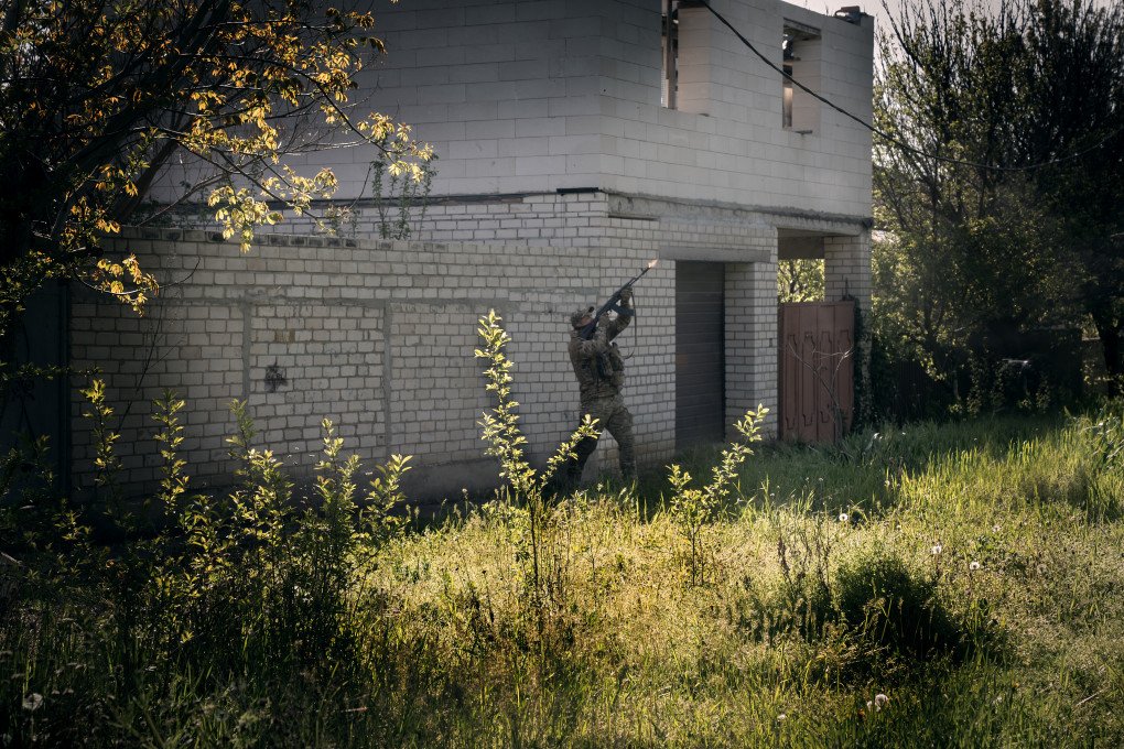 Eugene spots an incoming FPV and successfully shoots it down. Kherson, Ukraine, May 2026. Photo: Joshua Olley / UNITED24 Media.