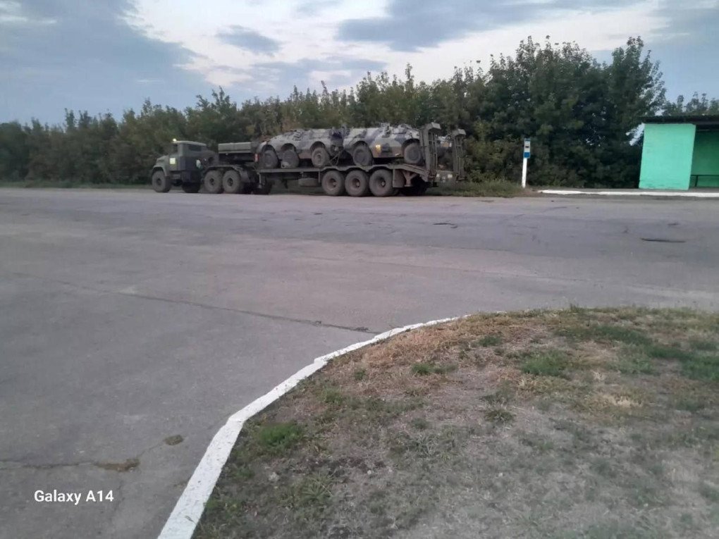 Italian Puma 6×6 and 4×4 APCs on a KrAZ-6322 Transporter at a Ukrainian Roadside. (Photo: Open source)