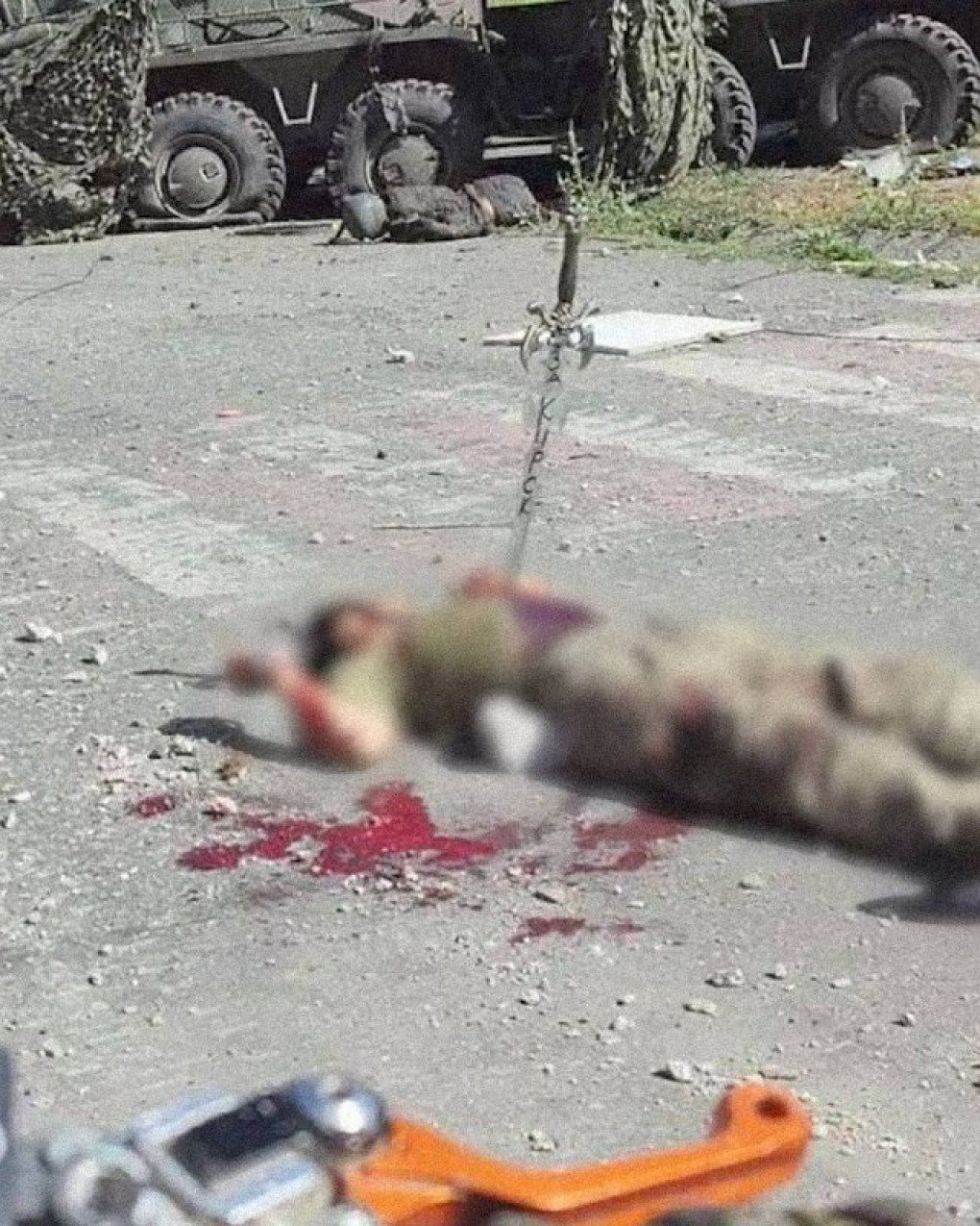 An unarmed Ukrainian prisoner of war executed by Russian forces with a sword, that was inscribed with the words 'For Kursk', on September 17, 2024. (Photo: open source). An unarmed Ukrainian prisoner of war executed by Russian forces with a sword, that was inscribed with the words 'For Kursk', on September 17, 2024. (Photo: open source).