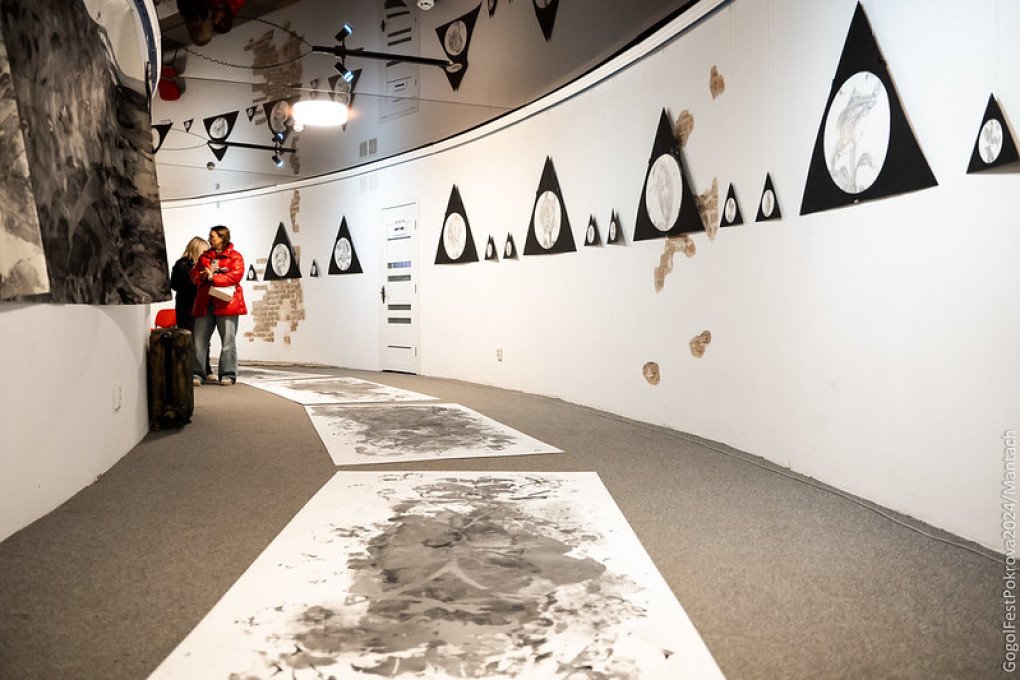 Visitors explore an art exhibition presented as part of GOGOLFEST. (Source: GOGOLFEST's press office)