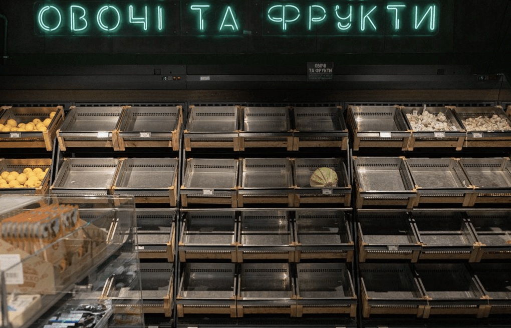 Empty shelves at a supermarket in Ukraine, where a notice attributes temporary product shortages to a Russian attack on the chain’s logistics infrastructure. 