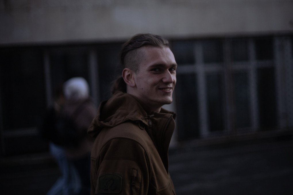 Vadym Adamov, 21 años, cineasta convertido en soldado en la Universidad Politécnica de Kyiv, Ucrania (Foto: Louis Beaudemont/UNITED24 Media) Vadym Adamov, 21 años, cineasta convertido en soldado en la Universidad Politécnica de Kyiv, Ucrania (Foto: Louis Beaudemont/UNITED24 Media)