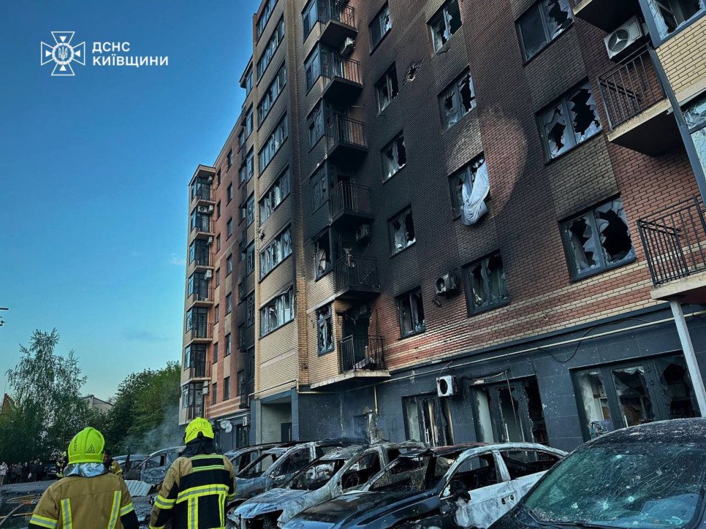 El resultado del ataque ruso sobre Kyiv, Ucrania, el 14 de mayo de 2026. (Foto: Servicio Estatal de Emergencias)