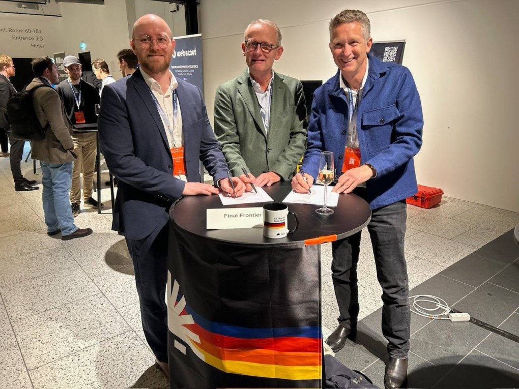 Signing investment on Ukraine’s office. (Source: Robotto)