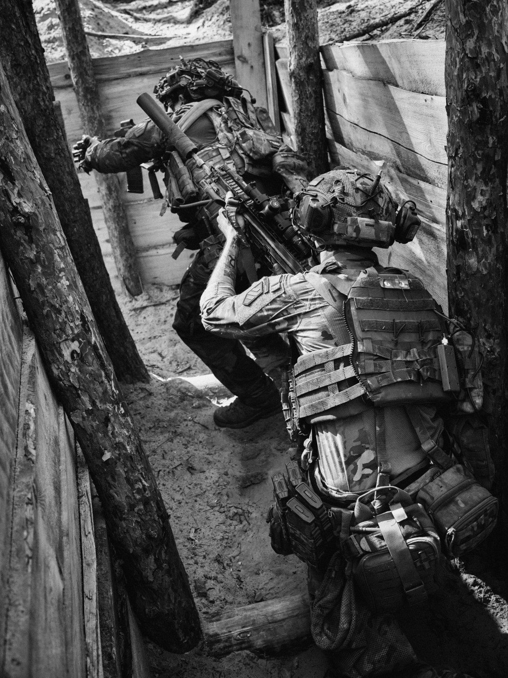 Kahn leads a trench-clearing maneuver with the 3rd Assault. Kahn leads a trench-clearing maneuver with the 3rd Assault.