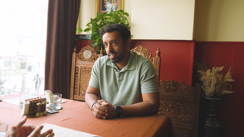 Yashwi Tripathi sitting at his restautant “Himalaya” in Kyiv (Photo: UNITED24 Media) Yashwi Tripathi sitting at his restautant “Himalaya” in Kyiv (Photo: UNITED24 Media)