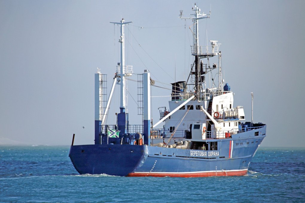 Russian Project 503 Alpinist fishing trawler, refitted to a border guard vessel. (Source: Wikimedia)