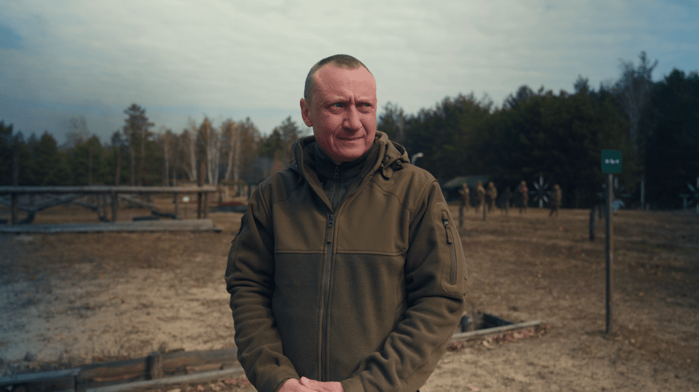 Mykhailo, subcomandante del centro de entrenamiento. (Foto: Mykola Hrinenko / UNITED24 Media) Mykhailo, subcomandante del centro de entrenamiento. (Foto: Mykola Hrinenko / UNITED24 Media)